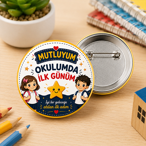 44 mm İğneli Yaka Rozeti – Mutluyum Okulumda İlk Günüm | Okul İlk Gün Hatıra Rozeti